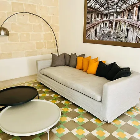 Cozy Charming In Old Bakery Street Валетта