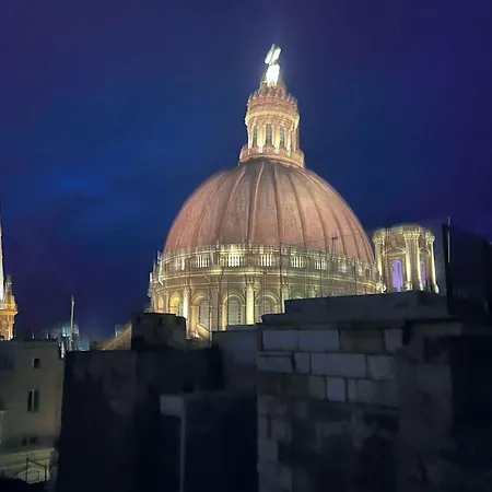 Cozy Charming In Old Bakery Street Апартаменты