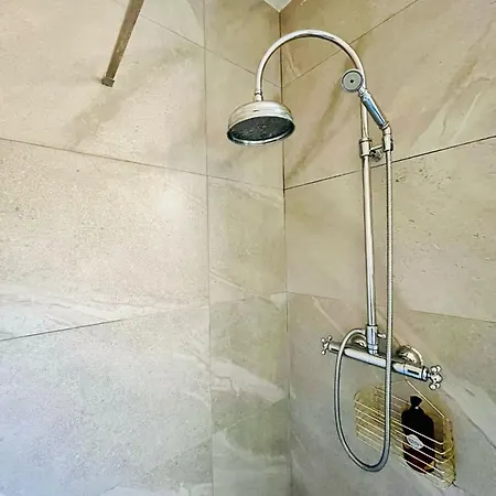 Cozy Charming In Old Bakery Street Apartamento *