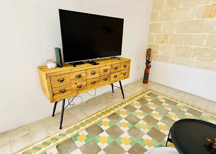 Cozy Charming In Old Bakery Street *