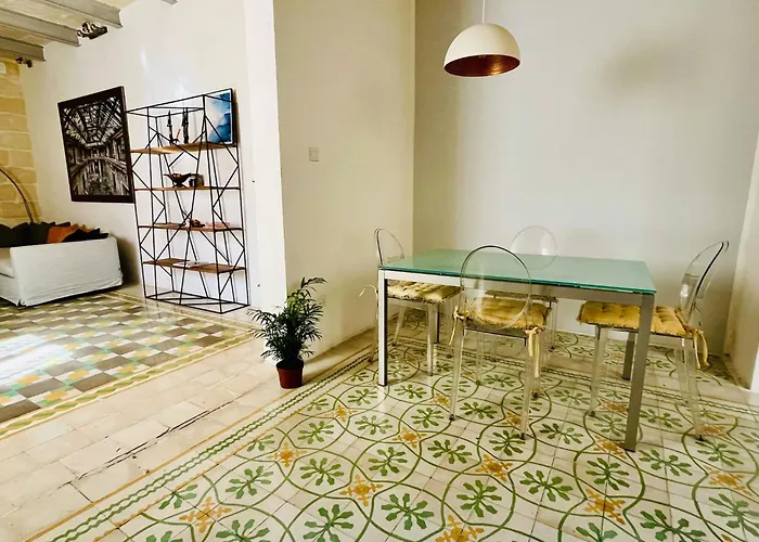 Cozy Charming In Old Bakery Street Apartament *